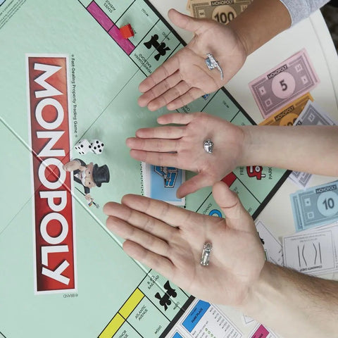 Monopoly 3392 Classic Edition – Iconic Property Trading Game for 2-6 Players, Ages 8+, Ultimate Family Fun with Classic Tokens and Money